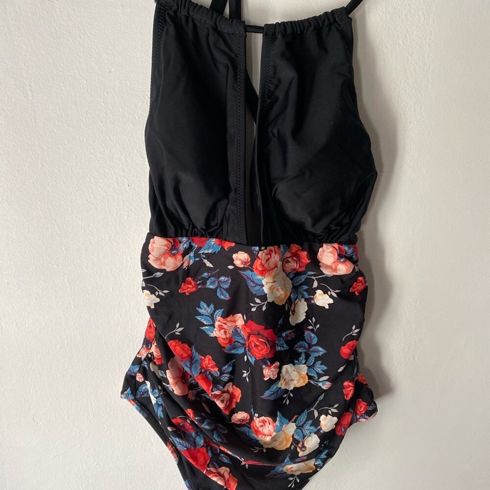 Cupshe Black Floral Woman’s‎ One Piece Designer Swimsuit SZ M NWT